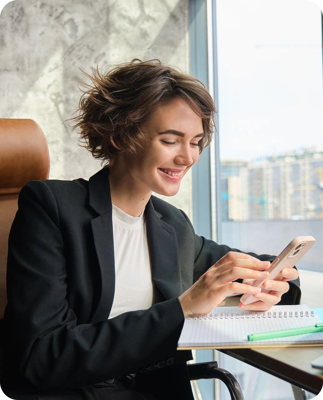 portrait-corporate-woman-suit-sits-office-messaging-someone-replying-friend 1